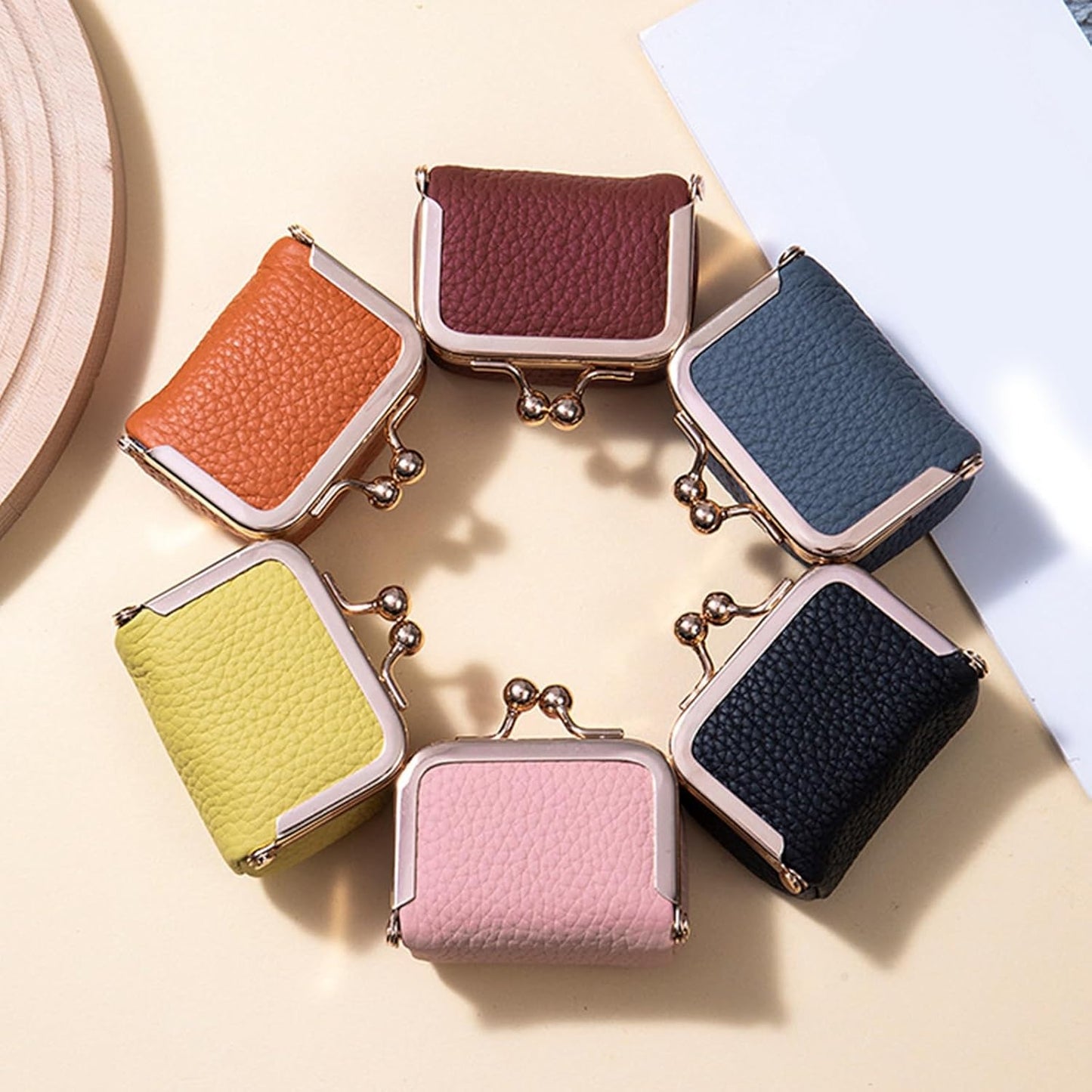 Genuine Leather Mini Jewelry Box, Portable Vintage-Inspired Genuine Leather Coin Purse Jewelry Case with Kiss Lock, Mini Travel Ring Box for Women for Earring/Ring/Necklace/Bracelet(Green)